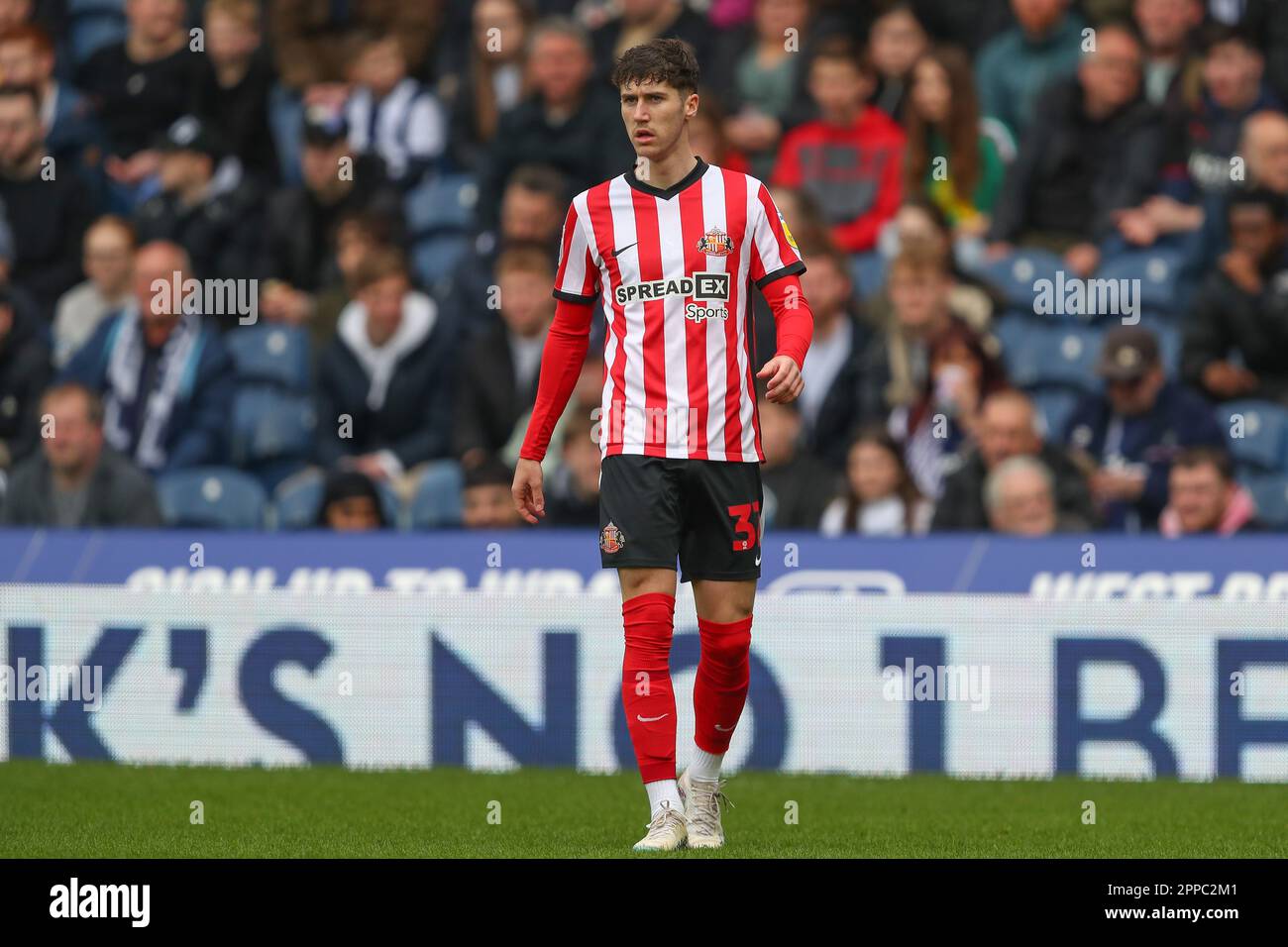 West Bromwich, Großbritannien. 23. April 2023. Trai Hume #32 of Sunderland während des Sky Bet Championship-Spiels West Bromwich Albion vs Sunderland at the Hawthorns, West Bromwich, Großbritannien, 23. April 2023 (Foto von Gareth Evans/News Images) in West Bromwich, Großbritannien, am 4.23.2023. (Foto: Gareth Evans/News Images/Sipa USA) Guthaben: SIPA USA/Alamy Live News Stockfoto