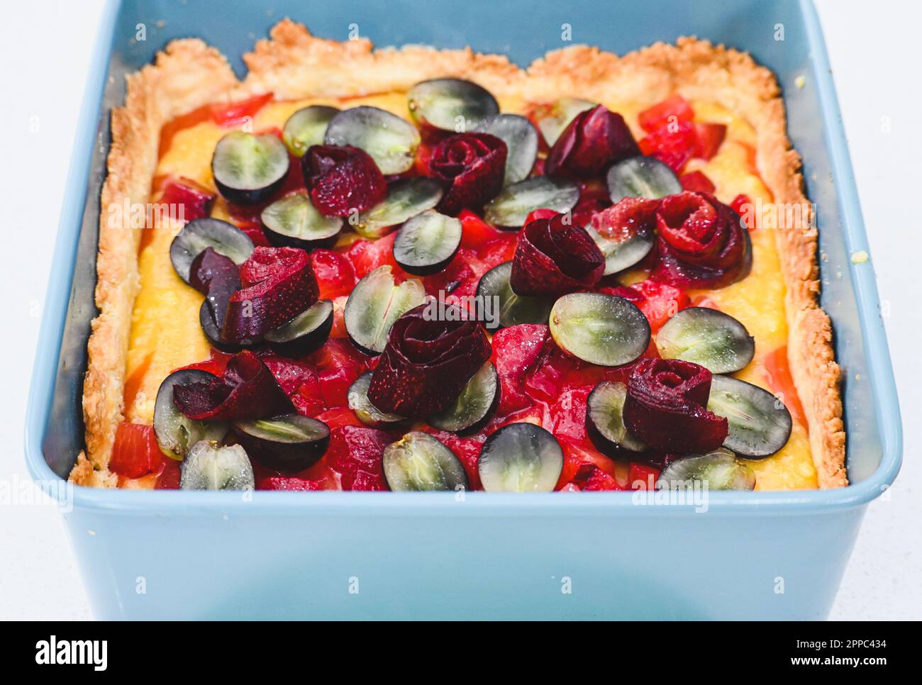 Obsttorte in Backform Stockfoto