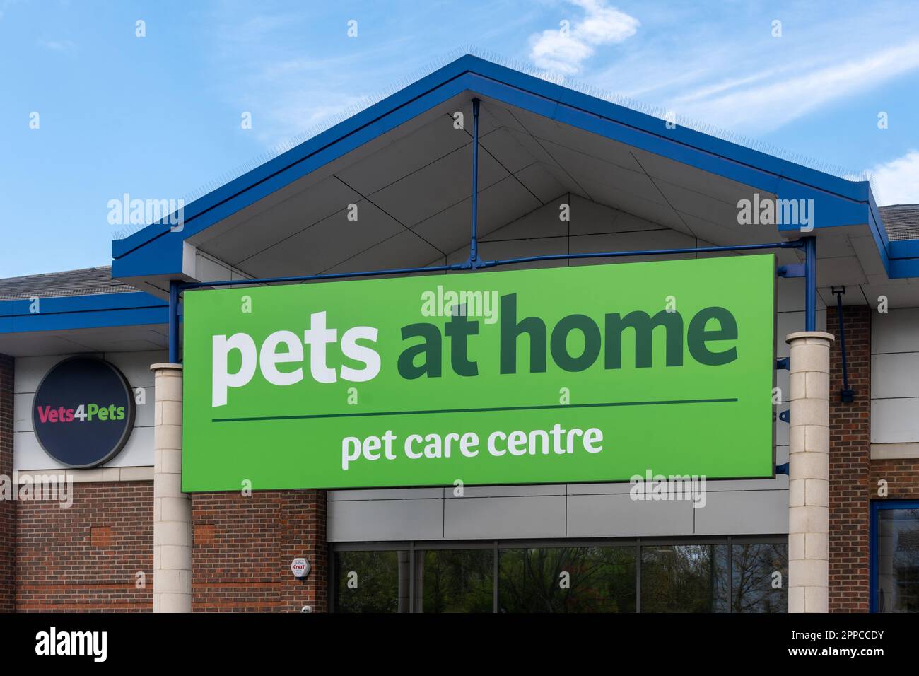 Haustier-at-Home-Shop Vorderseite und Schild, England, großbritannien Stockfoto