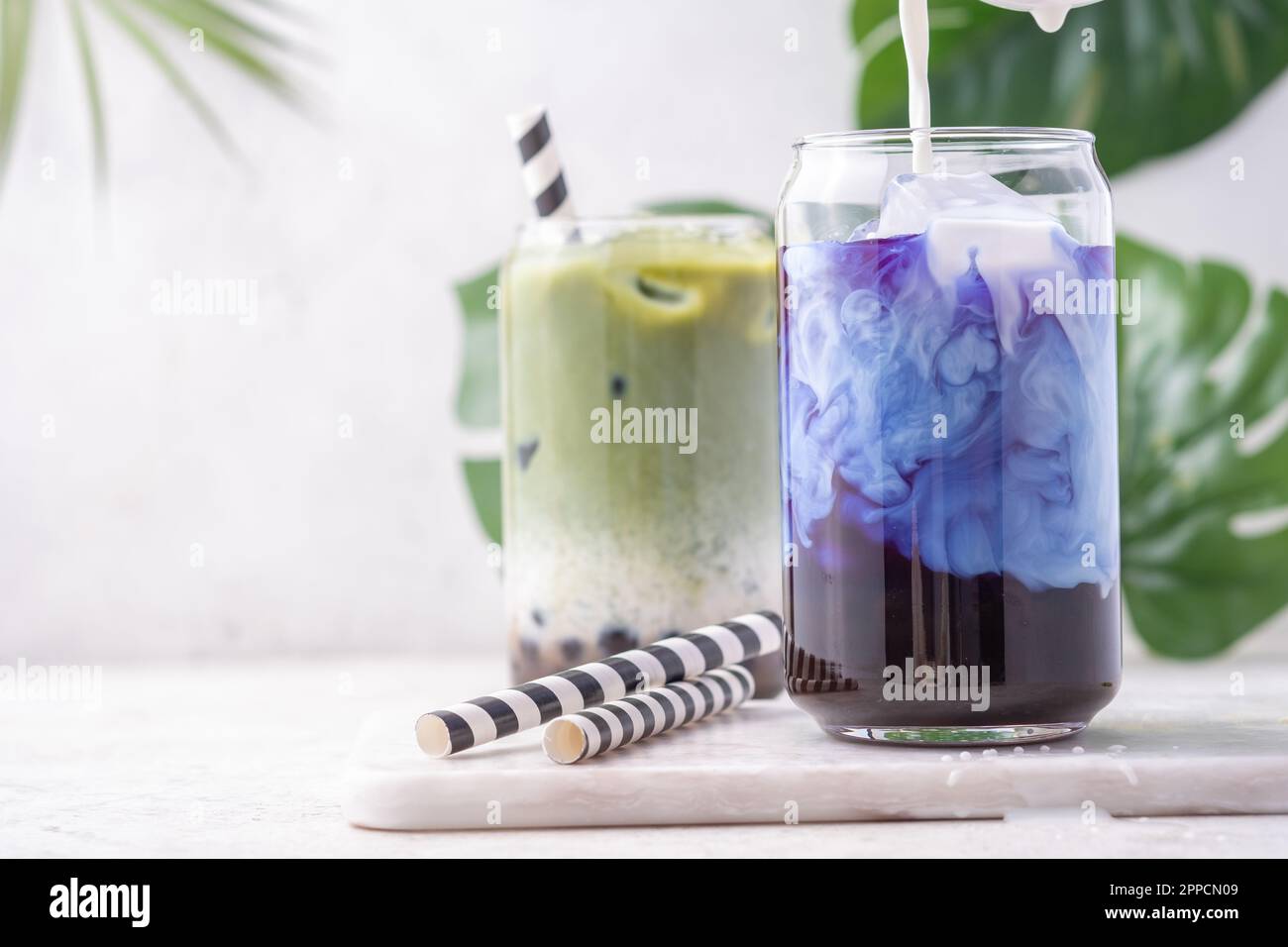 Milchblasentee mit Tapiokapperlen und Honig Stockfoto