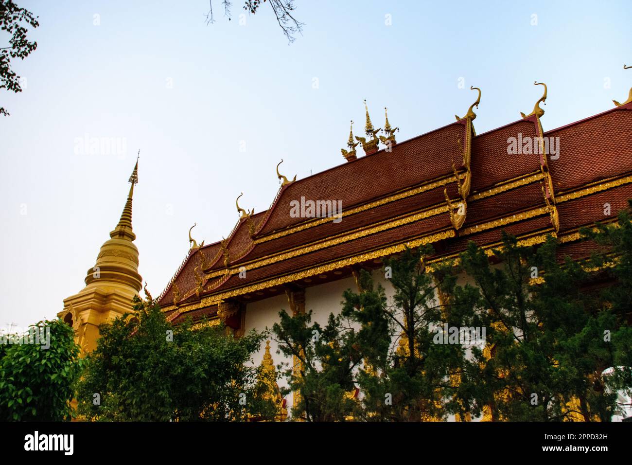 Außenansicht des Wat Mung Muang Tempels in Chiang Rai Stockfoto