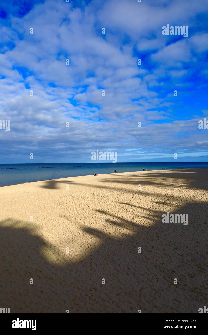 Deutschland, Mecklenburg-Vorpommern, Sellin, Wolken über dem Sandstrand der Insel Rugen Stockfoto