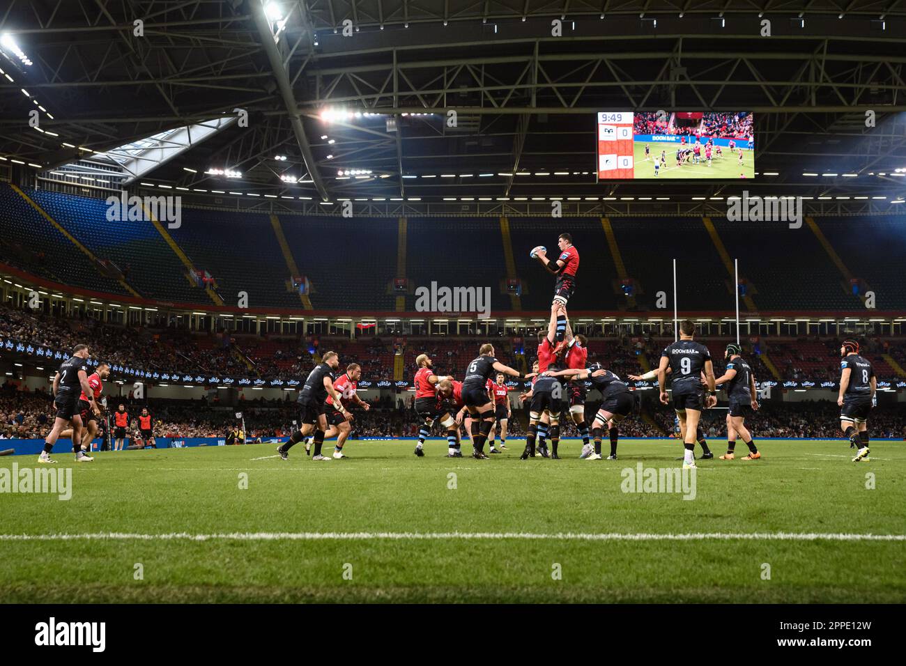 Cardiff, Wales. 22. April 2023 Gegenüberstellung beim Rugby-Spiel „Ospreys gegen Cardiff Rugby“ am URC Welsh Shield Judgement Day im Fürstentum-Stadion in Cardiff, Wales. Kredit: Sam Hardwick/Alamy Live News. Stockfoto