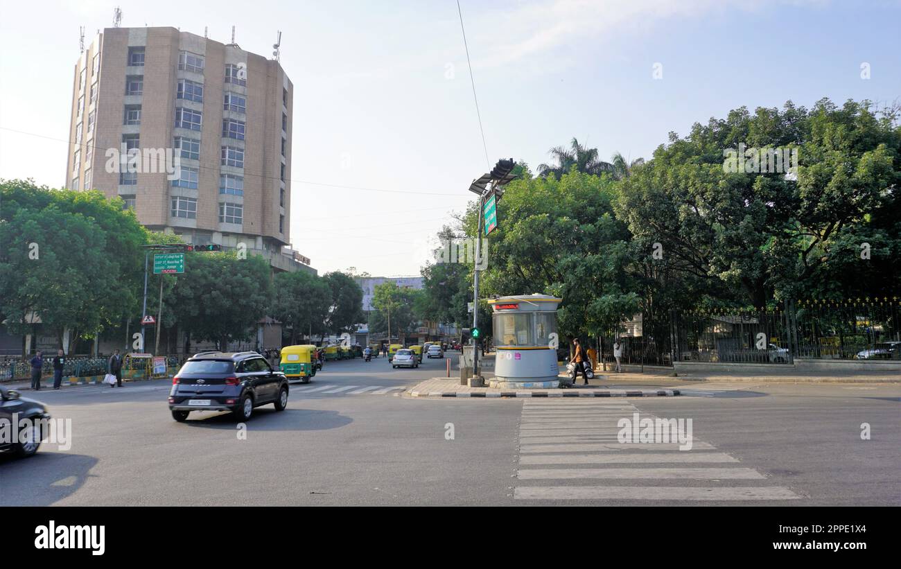 Bangalore, Karnataka, Indien-April 18 2023: Corporation Circle of Bangalore bei Sonnenaufgang mit eingeschränkter Fahrzeugbewegung oder eingeschränktem Verkehr. Einer der meistbesuchten j Stockfoto