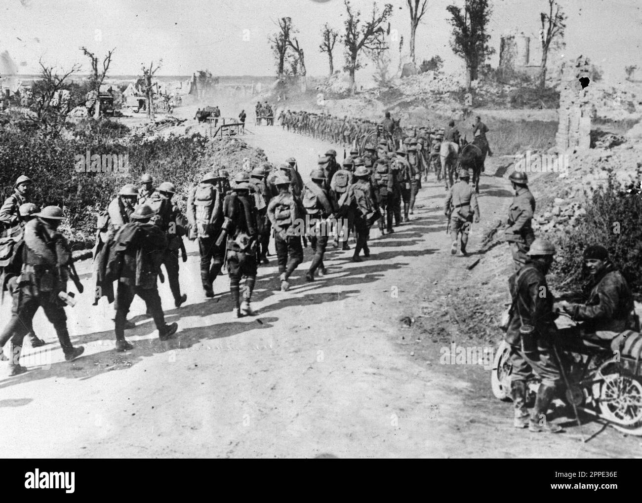 Amerikanische Soldaten marschierten 1919 während der alliierten Besetzung des Rheinlandes nach Deutschland. Nach WW1 besetzten die Alliierten das linke Rheinufer 11 Jahre lang. Stockfoto