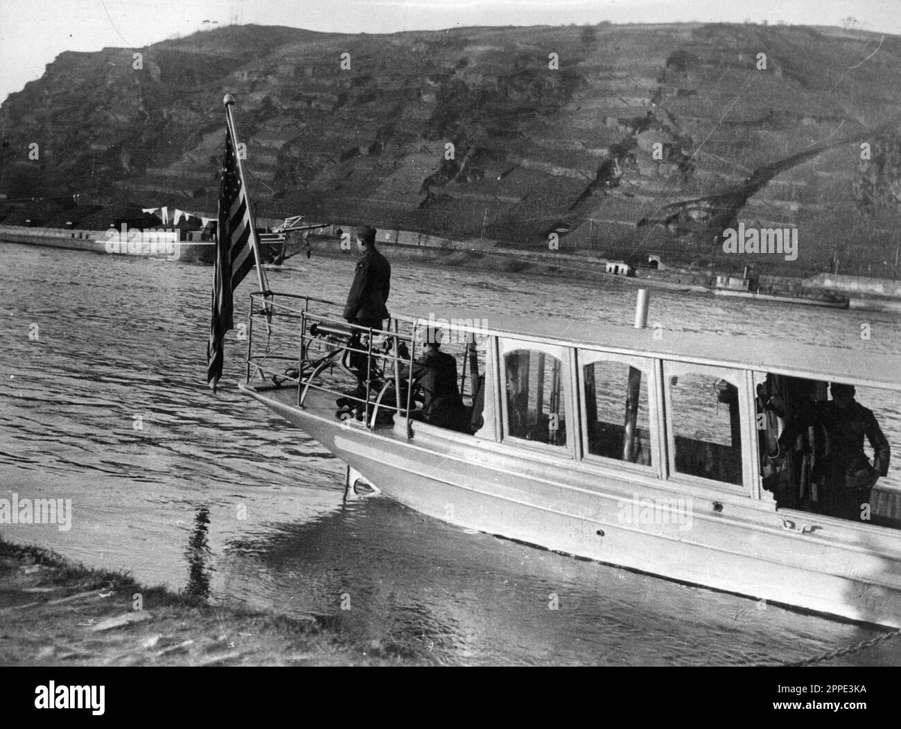 Ein bewaffnetes amerikanisches Patrouillenboot auf dem Rhein im Jahr 1919 während der alliierten Besetzung des Rheinlandes. Nach WW1 besetzten die Alliierten das linke Rheinufer 11 Jahre lang. Stockfoto