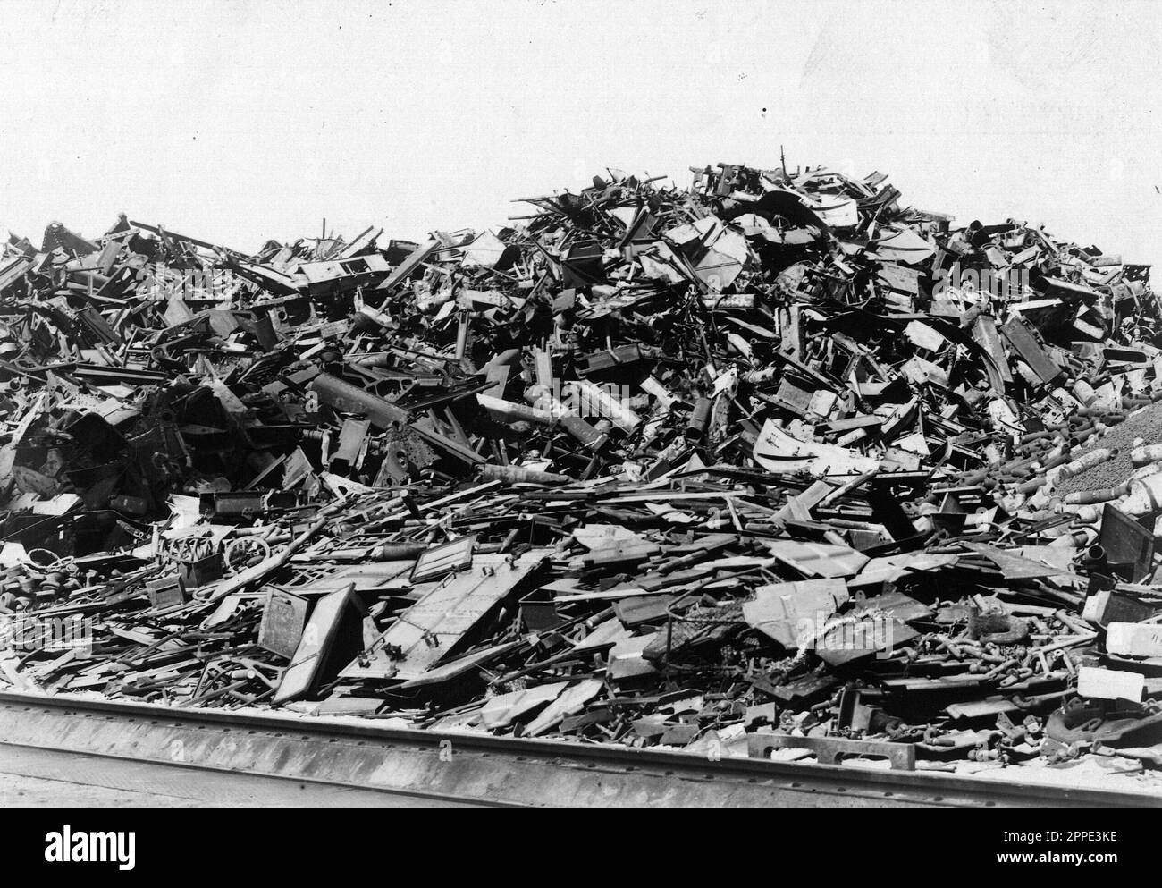 Zerstörung deutscher Munition und Artillerie im Jahre 1919 während der alliierten Besetzung des Rheinlandes. Nach WW1 besetzten die Alliierten das linke Rheinufer 11 Jahre lang. Stockfoto