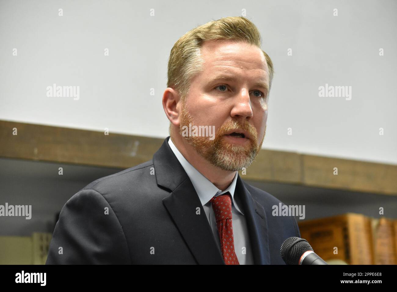 Fair Lawn, Usa. 23. April 2023. Der Rektor der Fair Lawn High School