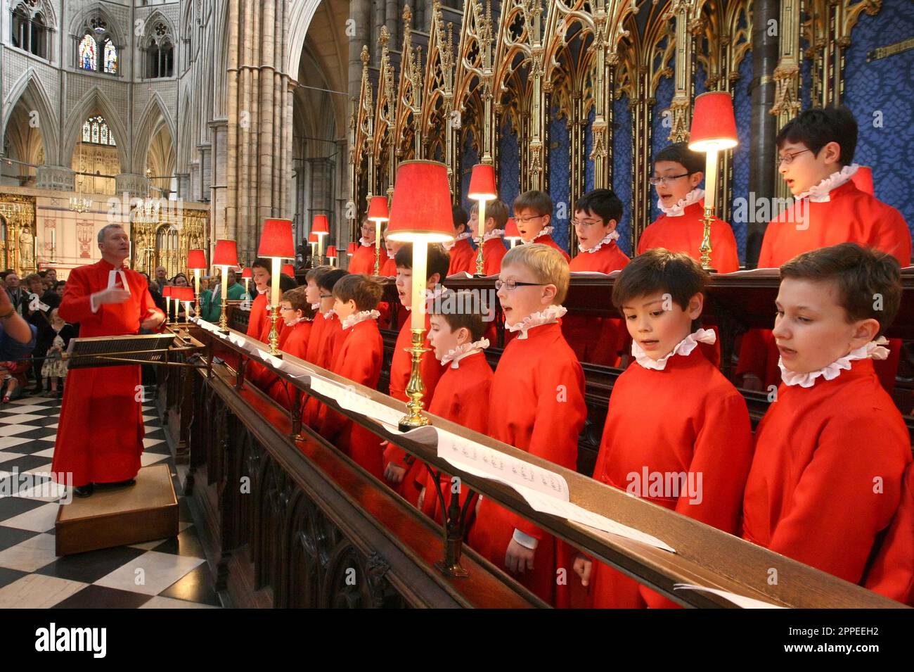 Aktenfoto vom 15. Oktober 04/11 des Organisten und Meisters der Choristers James O'Donnell, Dirigent des Chors von Westminster Abbey. Der dramatische, mitreißende Zadok, der Priester, wird seit über 1.000 Jahren bei den Krönungen in England gesungen. Ausgabedatum: Montag, 24. April 2023. Stockfoto