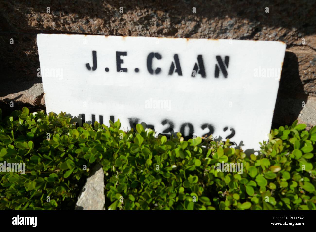 Mission Hills, Kalifornien, USA 23. April 2023 Schauspieler James Caan Grab in Mount Jerusalum Abschnitt im Eden Memorial Park am 23. April 2023 in Mission Hills, Kalifornien, USA. Foto: Barry King/Alamy Stock Photo Stockfoto