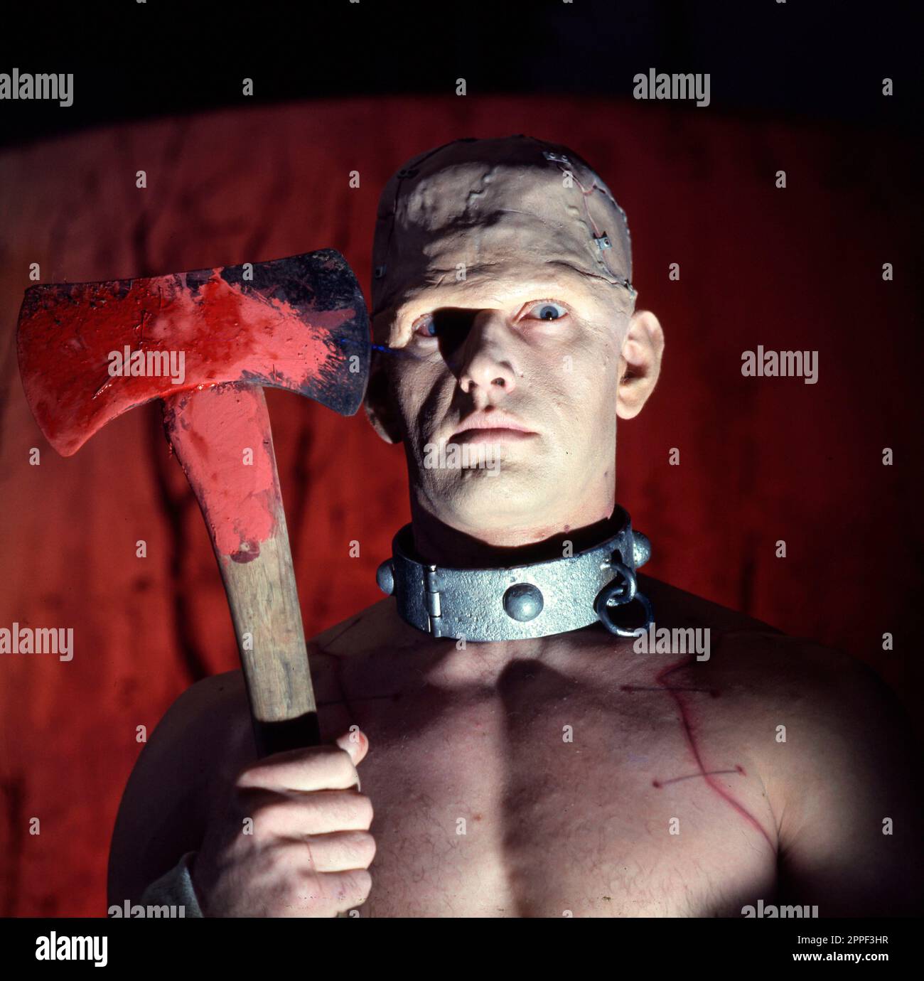 DAVID PROWSE im HORROR FRANKENSTEINS (1970), Regie Jimmy SANGSTER. Kredit: Hammer Productions/Album Stockfoto