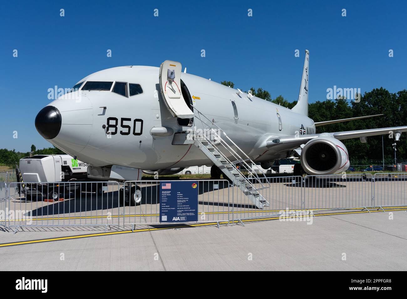 BERLIN, DEUTSCHLAND - 23. JUNI 2022: Anti-U-Boot-Kriegsführung, Anti-Surface-Kriegsführung und Seepatrouillenflugzeug Boeing P-8A Poseidon. DIE US Navy. Ausstellung ILA Berlin Air Show 2022 Stockfoto
