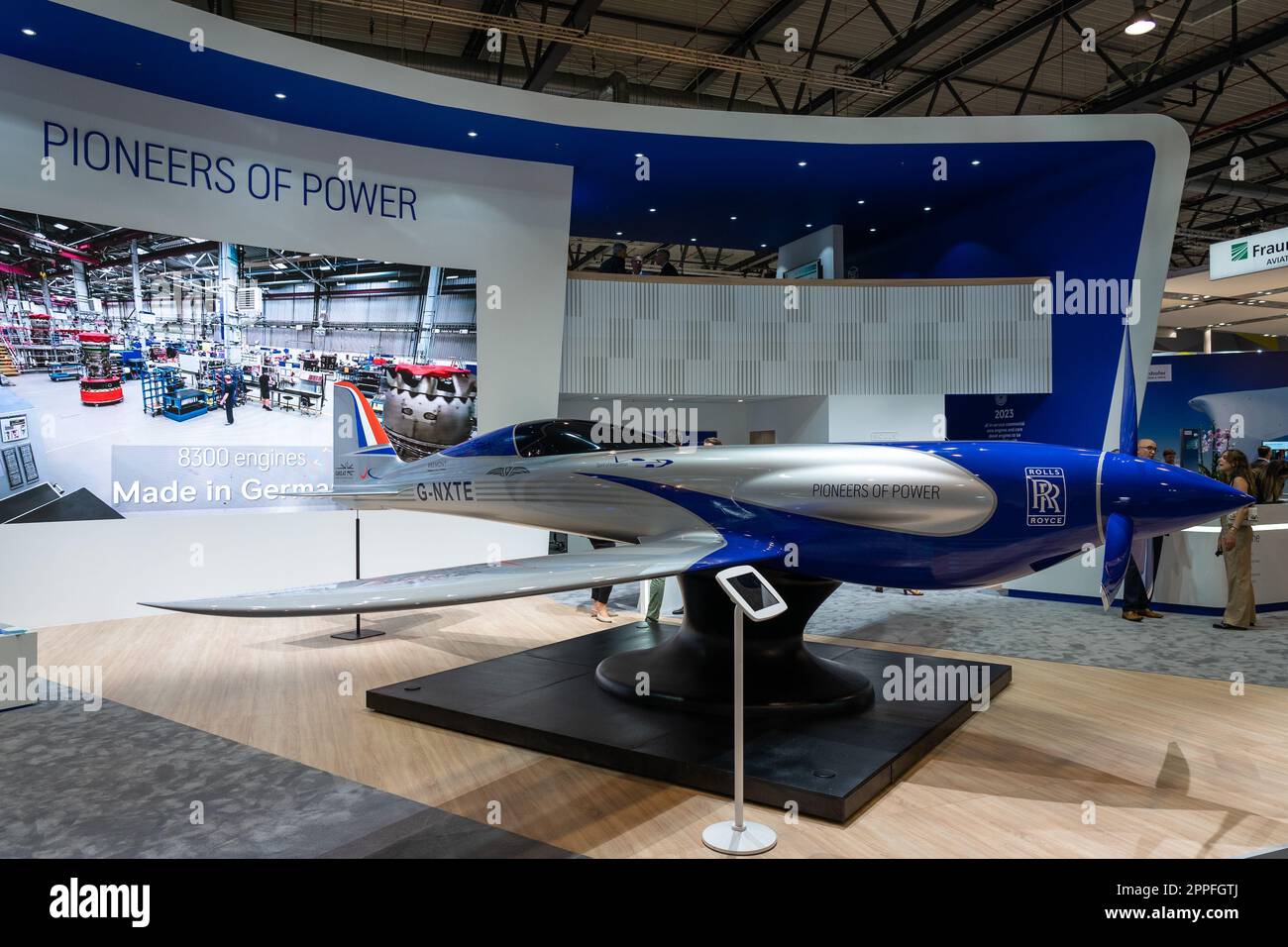 BERLIN, DEUTSCHLAND - 23. JUNI 2022: Ein vollelektrisches Flugzeug Rolls-Royce 'Spirit of Innovation'. Ausstellung ILA Berlin Air Show 2022 Stockfoto