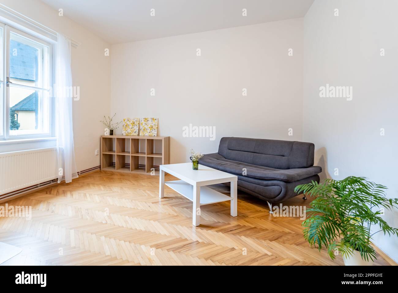 Wohnzimmer im minimalistischen Stil Stockfoto