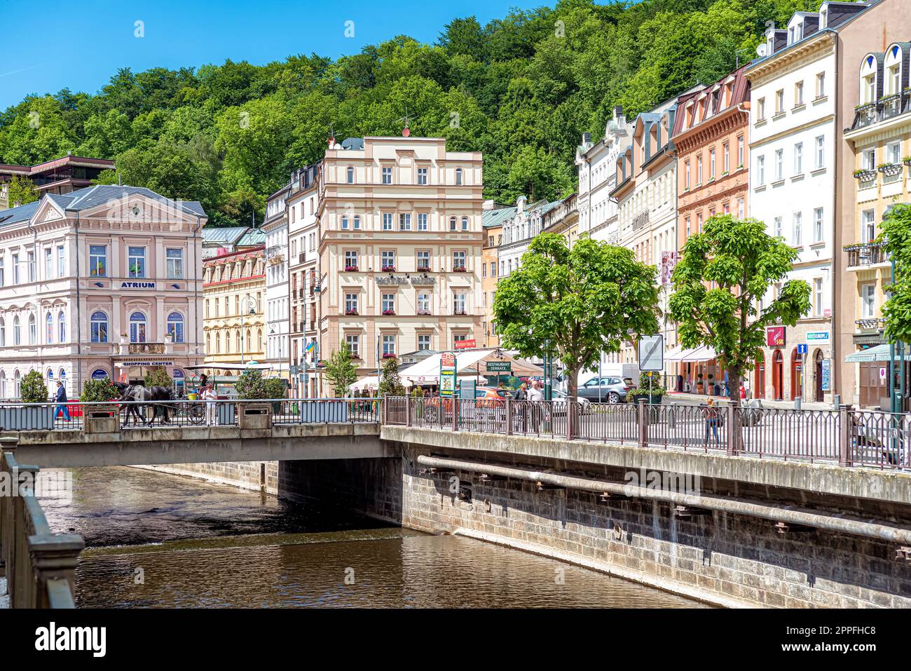 Karlovy Vary, Tschechische Republik - Mai 25 2019: Blick auf das Stadtzentrum von Karlovy Vary Stockfoto