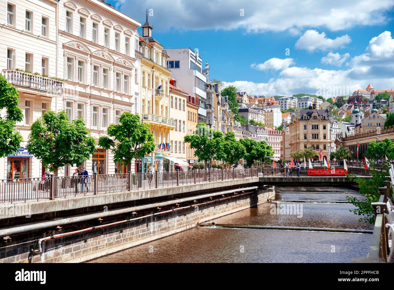 Karlovy Vary, Tschechische Republik - Mai 25 2019: Blick auf das Stadtzentrum von Karlovy Vary Stockfoto