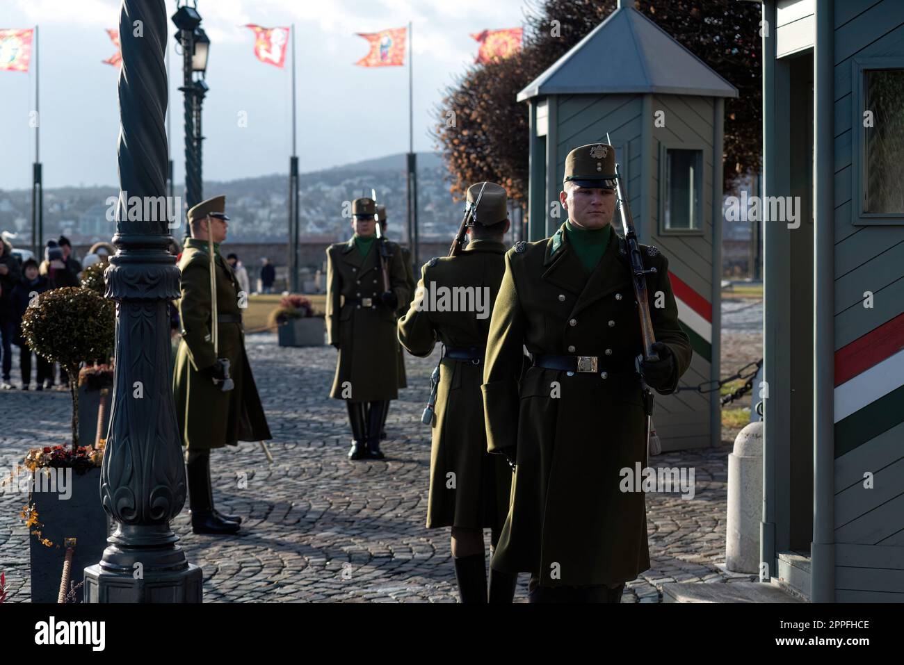 Budapest, Ungarn - 06. Januar 2019: Ehrengarde vor dem Königlichen Schloss Stockfoto