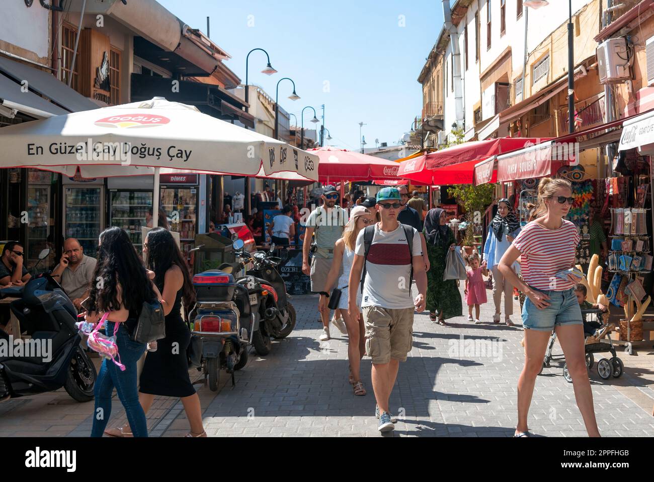 Nikosia, Zypern - 24. Oktober 2022: Blick auf die Einkaufsstraße Arasta Bazaar Stockfoto