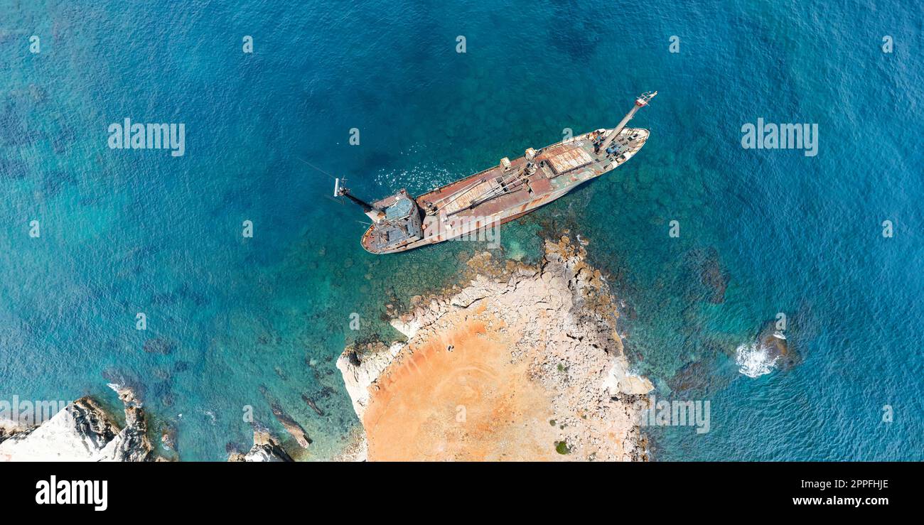 Aufnahme des Schiffswracks in der Nähe des Dorfes Pegeia. Paphos District, Zypern Stockfoto