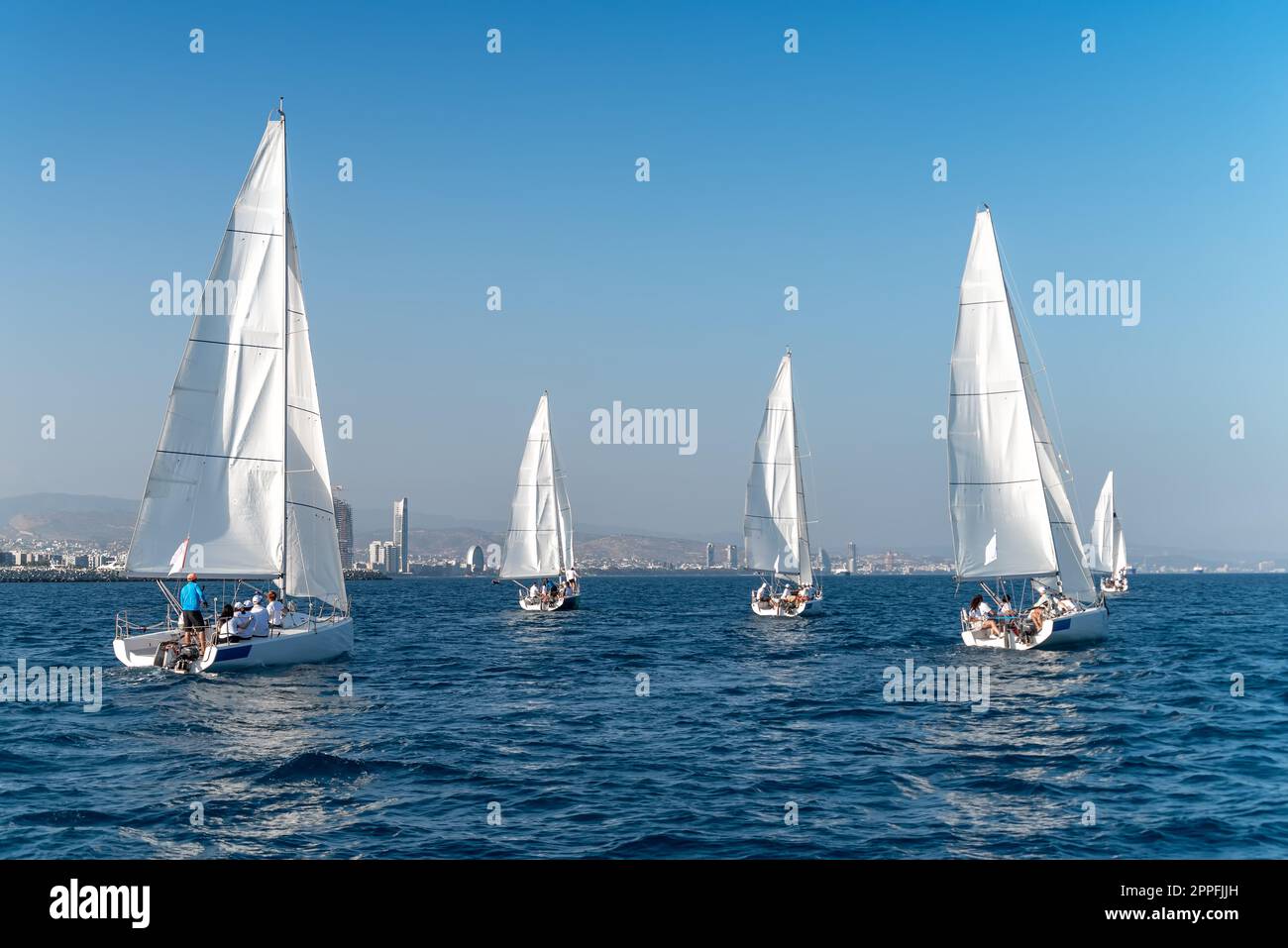 Segelyacht-Rennen. Jachtsport. Limassol, Zypern Stockfoto