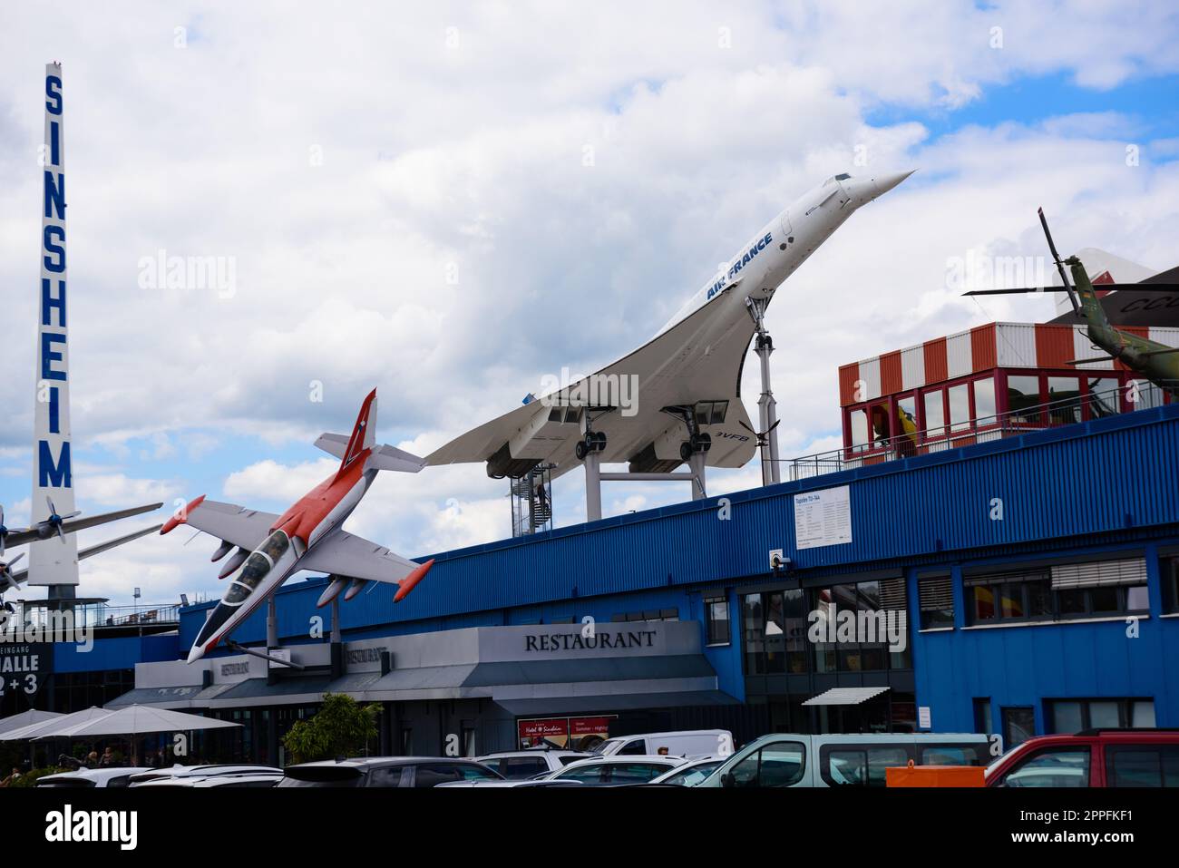 SINSHEIM, DEUTSCHLAND - MAI 2022: Concorde F-BVFB und Aero L-39 Albatros Stockfoto