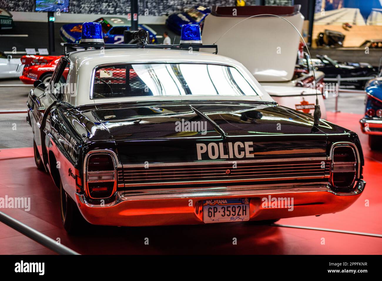 SINSHEIM, DEUTSCHLAND - MAI 2022: Polizeiauto Ford Galaxie 500 3. Generation Stockfoto