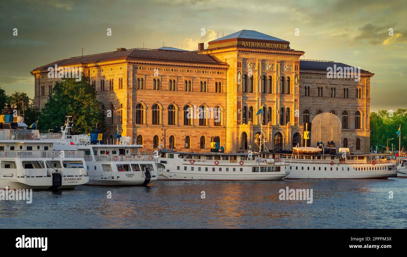 Nationalmuseum oder Nationalmuseum der Schönen Künste, Peninsula Blasieholmen im Zentrum von Stockholm, Schweden, bei Sonnenuntergang Stockfoto