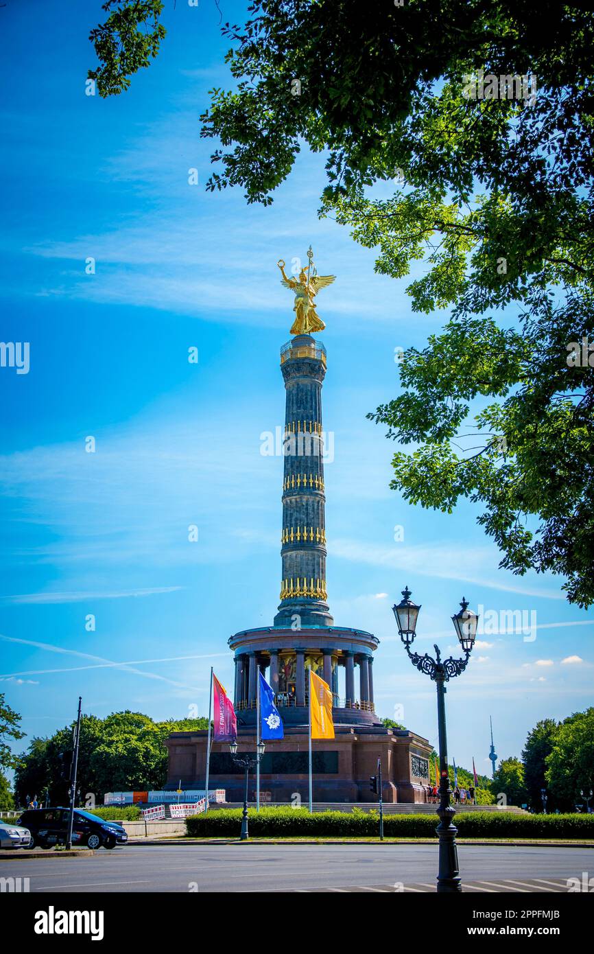 Blick auf SiegessÃ¤ule oder Berliner Siegessäule im Tiergarten, Berlin. Stockfoto