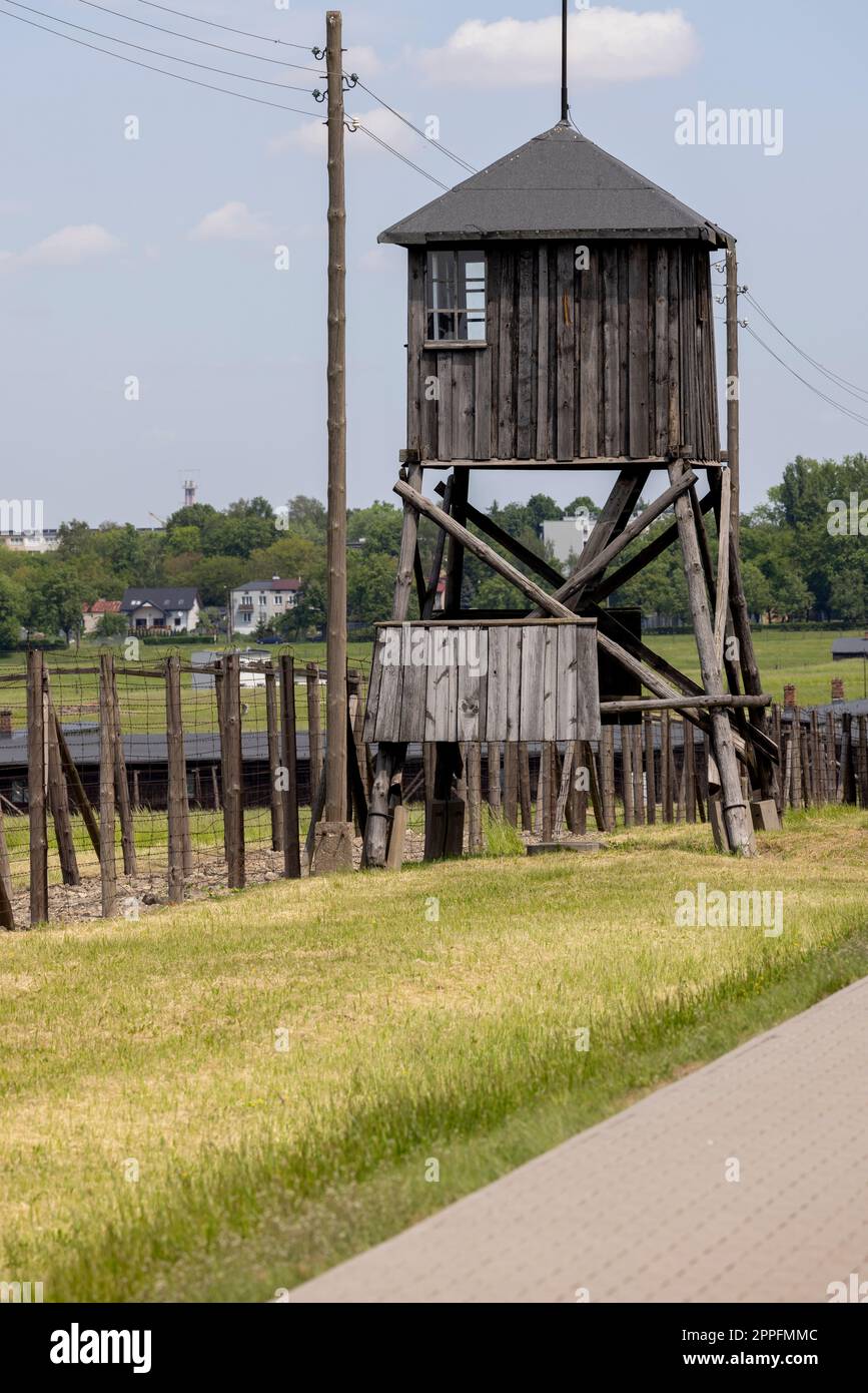 Konzentrations- und Vernichtungslager Majdanek ( Konzentrationslager Lublin), Blick auf Holzwachturm und Stacheldrahtzaun, Majdanek Lublin Polen Stockfoto