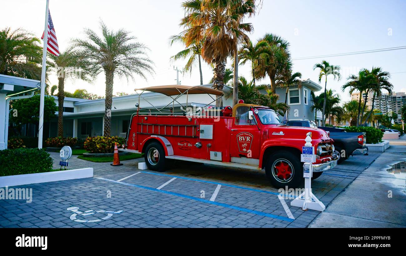 Red Ford Big Job F800 Feuerwehrauto. Lauderdale bei der Feuerwehr. Stockfoto