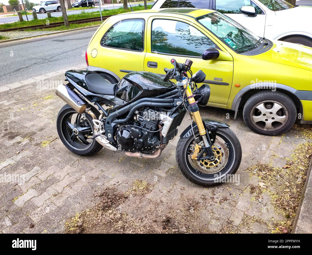 Triumph Motorcycle parkt in Neu-Isenburg Stockfoto