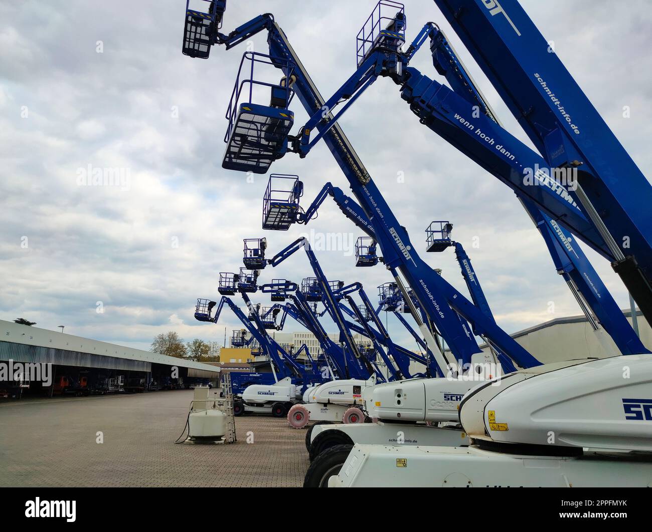 Schaufelhubkräne in Neu-Isenburg, Deutschland Stockfoto