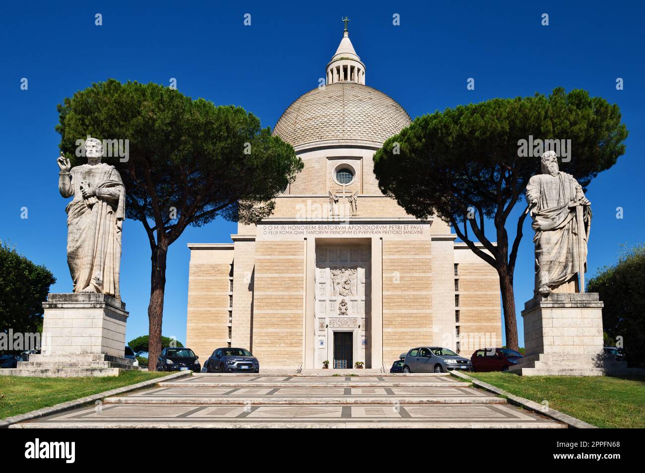 Die Kathedrale der Heiligen Peter und Paul im Stadtteil EUR in Rom. Stockfoto