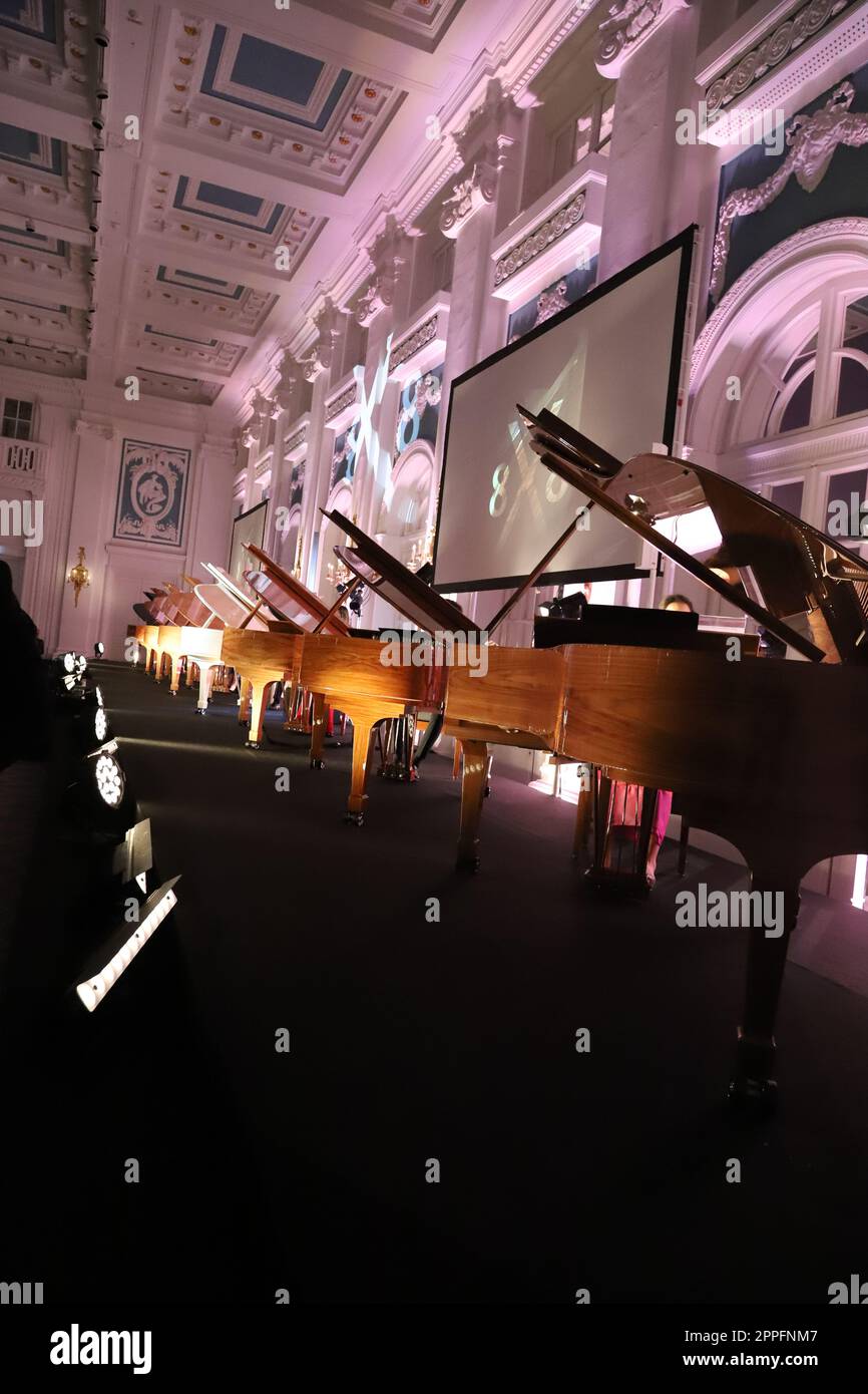 Grand Pianos aus der Limited Edition Meisterwerk 8x8 Steinway & Sons 'Masterpieces 8x8',Hotel Atlantic,Hamburg,24.06.2022 Stockfoto