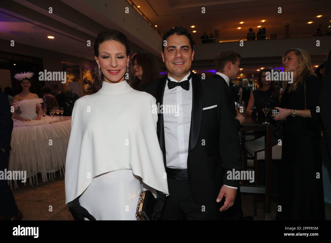 Stefanie Schanzleh, Silva Gonzalez, Blue Ball 2023 zugunsten der Kinderkrebsstation der UKE im Hotel Grand Elyssee, Hamburg, 01.04.2023 Stockfoto