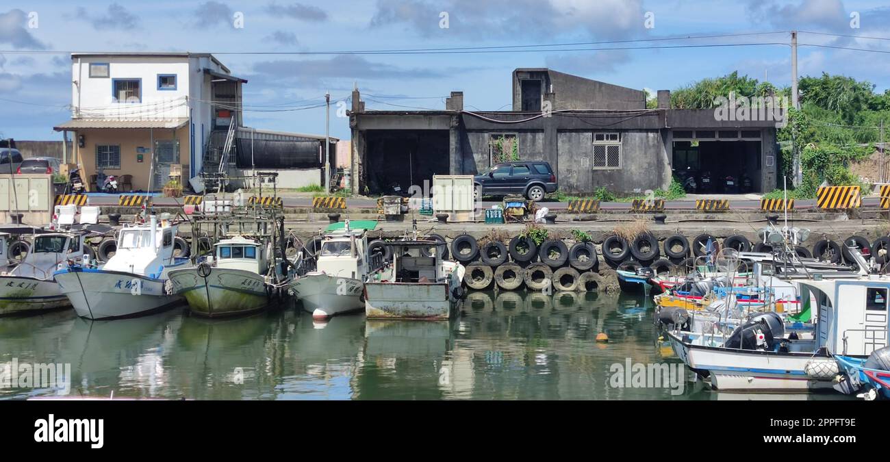 Gelegen im Gongliao District und Miri Longdong Bay, umgeben von Bergen auf drei Seiten und nur mit Blick auf das Meer im Nordosten, um eine natürliche kleine Bucht zu bilden, New Taipei City, Taiwan Stockfoto