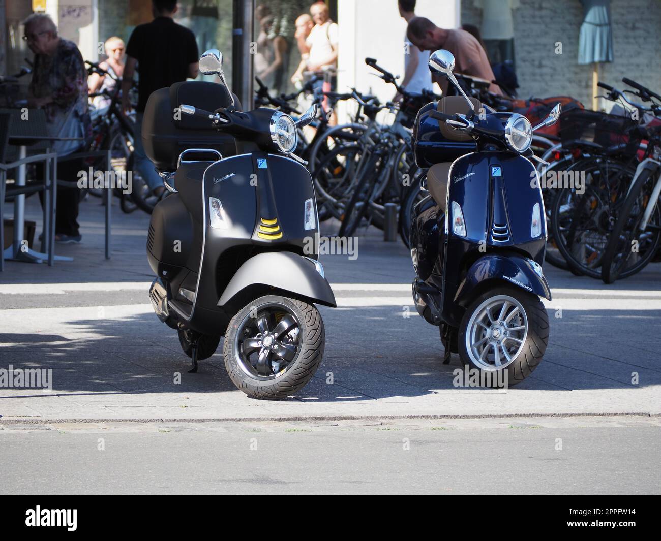 Italienische Vespa-Roller in Nürnberg Stockfoto