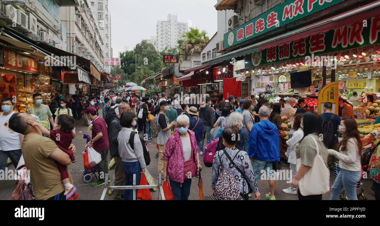 Yuen Long, Hongkong, 21. April 2021: Wohnviertel von Hongkong, Wet Market Stockfoto