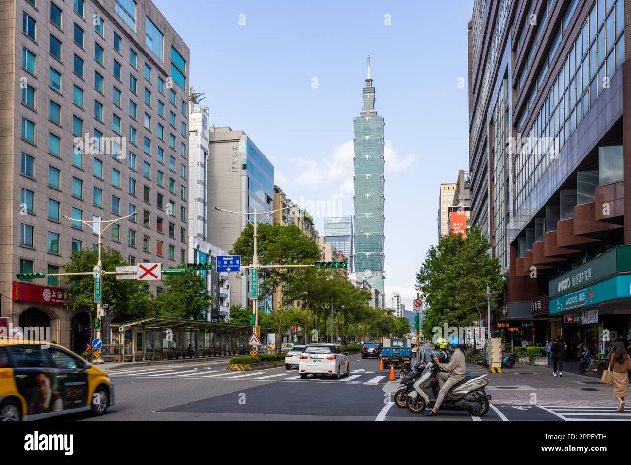 Taipeh, Taiwan 09. April 2022: Taipeh City Street of Taiwan Stockfoto