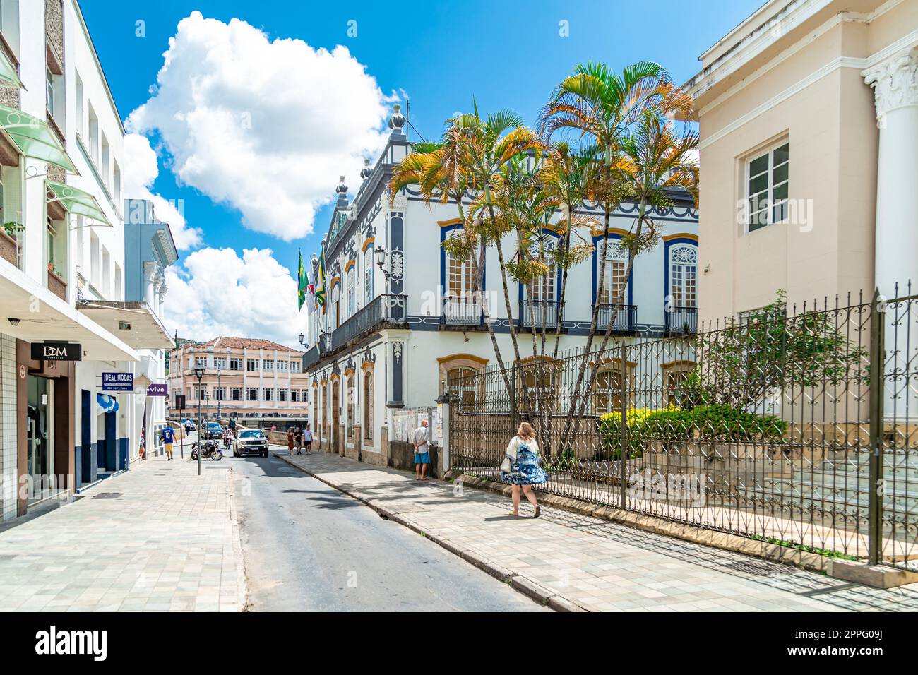 Sao Joao del Rei - 5. März 2022: Straßen und Architektur der historischen Stadt Stockfoto