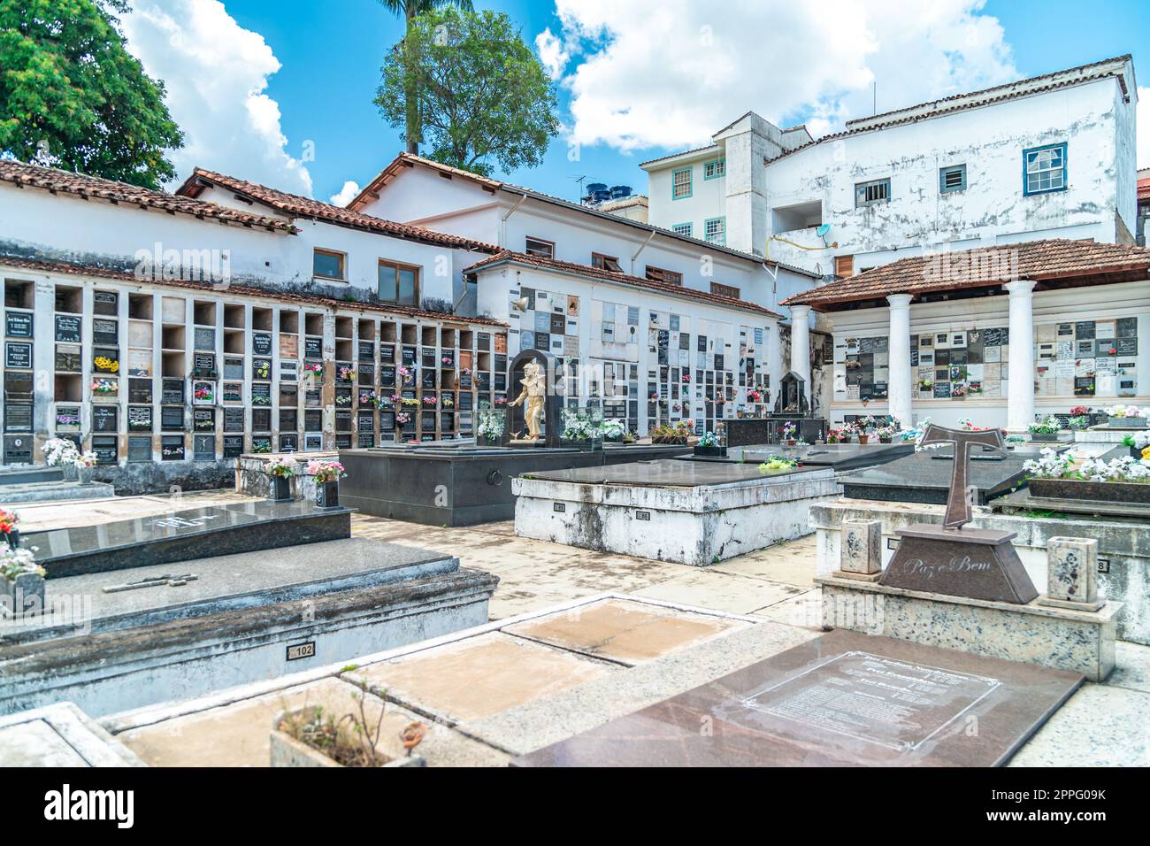 Sao Joao del Rei - 5. März 2022: Straßen und Architektur der historischen Stadt Stockfoto