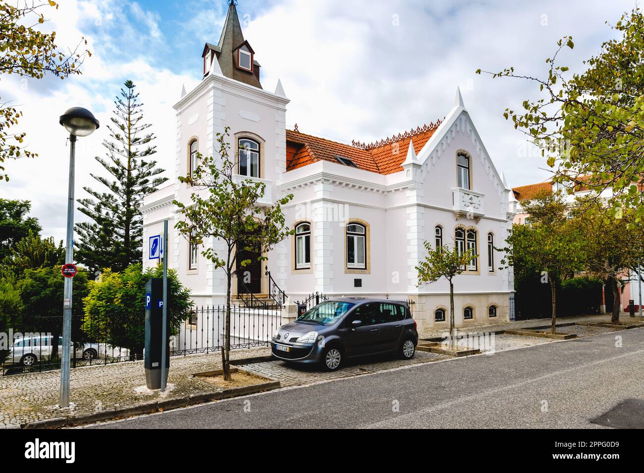 Architektonische Details eines typischen Hauses im Stadtzentrum von Santarem, Portugal Stockfoto