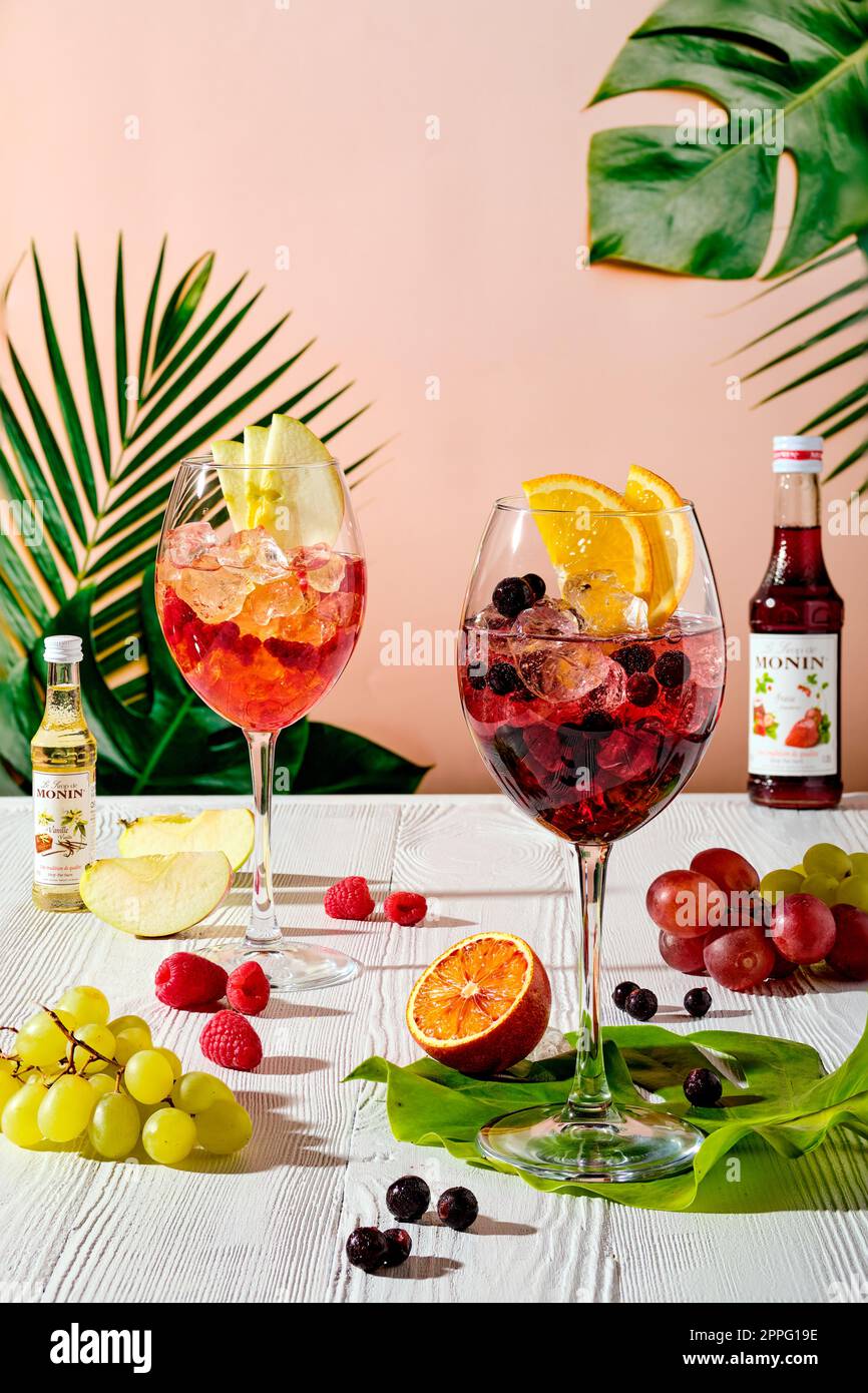 24. April 2019, Minsk, Belarus - erfrischender Espresso und kräftige Sommergetränke Stockfoto