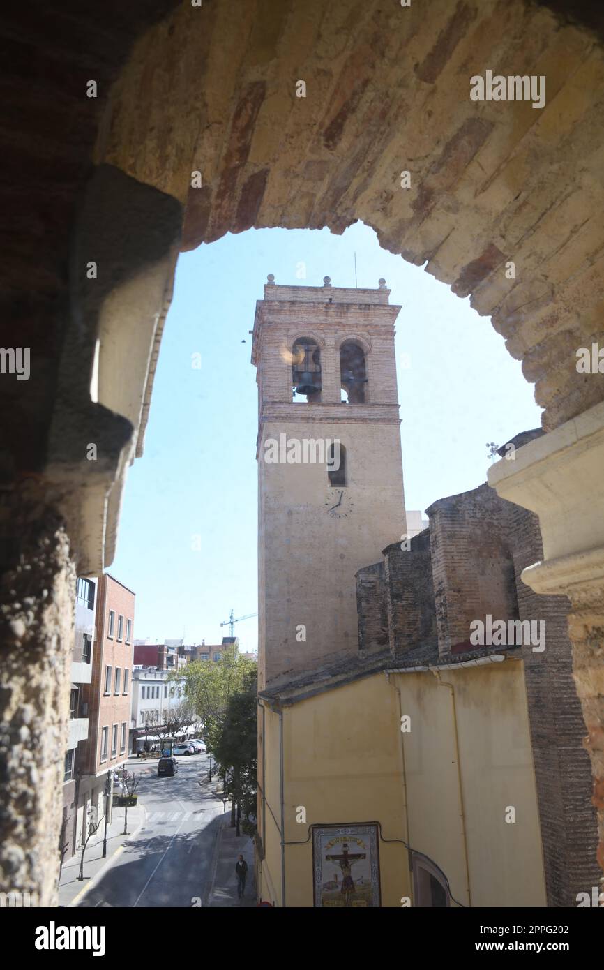 Fassaden von Häusern, Stadtlandschaften in Aldaia, Provinz Valencia, Spanien, März 2023 Stockfoto