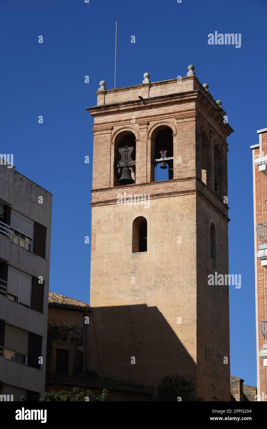 Fassaden von Häusern, Stadtlandschaften in Aldaia, Provinz Valencia, Spanien, März 2023 Stockfoto