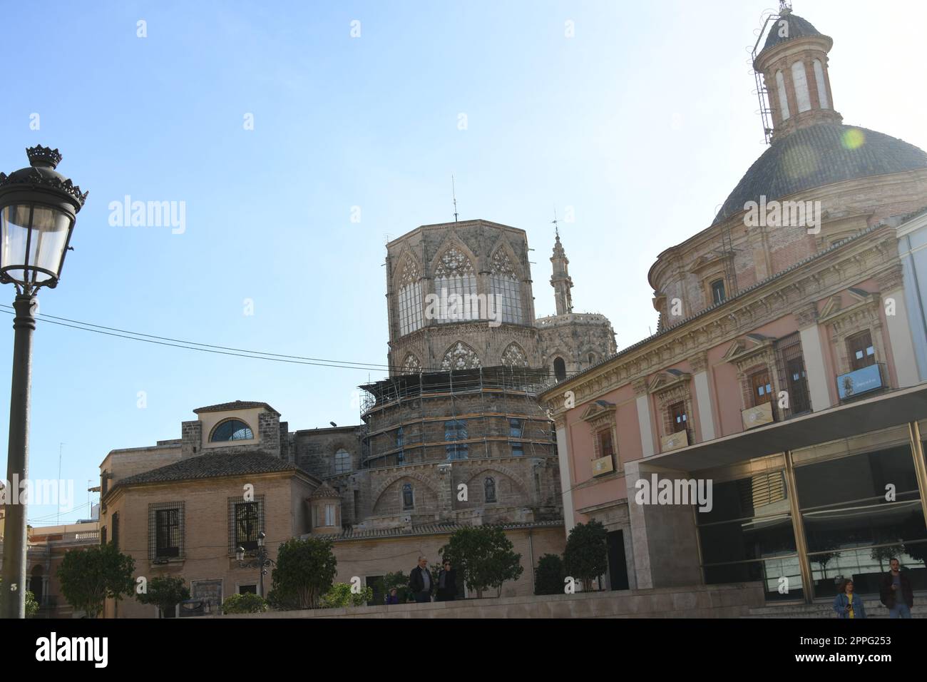Fassaden von Häusern, Stadtlandschaften in Valencia, Provinz Valencia, Spanien, März 2023 Stockfoto
