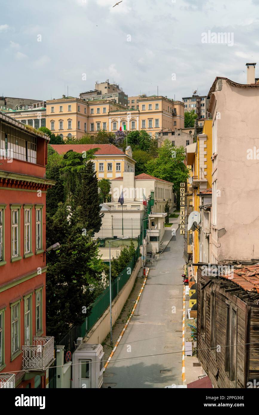 Häuser und enge Strassen in Taksim, Istanbul, Türkei Stockfoto