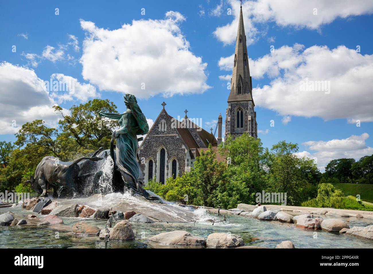 St. Alban-Kirche und Gefion-Brunnen im Hafen neben Kastellet, Kopenhagen, Dänemark Stockfoto