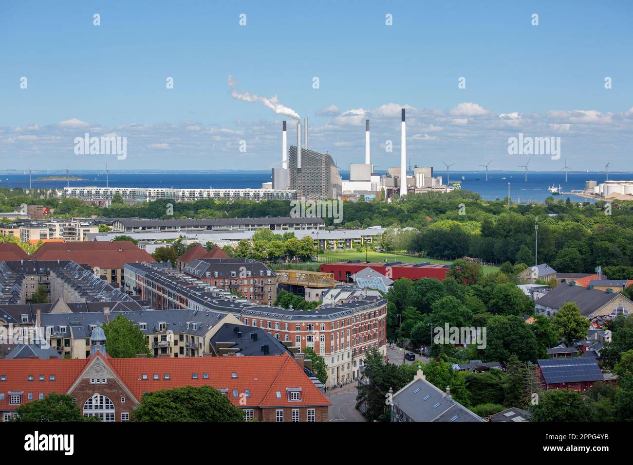 Luftaufnahme der Stadt und Amager Bakke (Copenhill), Kopenhagen, Dänemark Stockfoto
