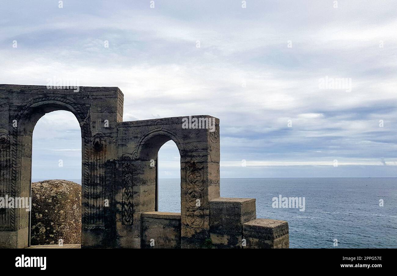 Minack Theatre mit keltischem Meer im Hintergrund - Porthcurno, Penzance, Cornwall, Großbritannien Stockfoto